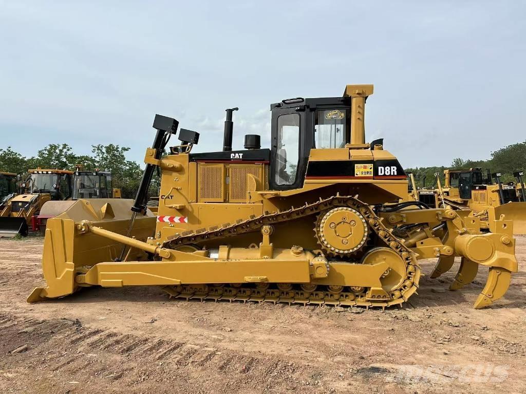 CAT D 8 R Buldozer sobre oruga
