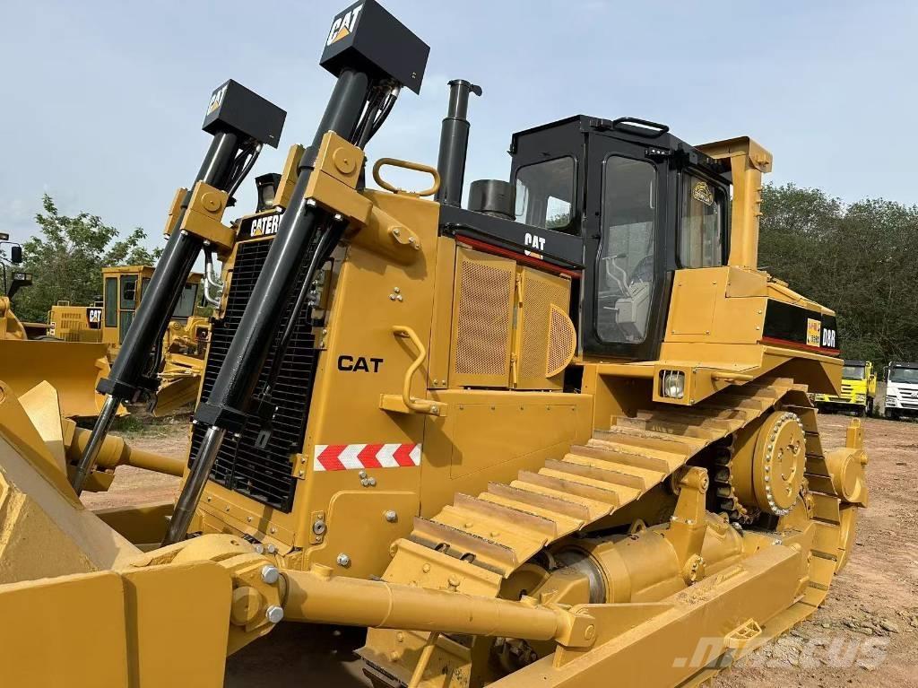 CAT D 8 R Buldozer sobre oruga