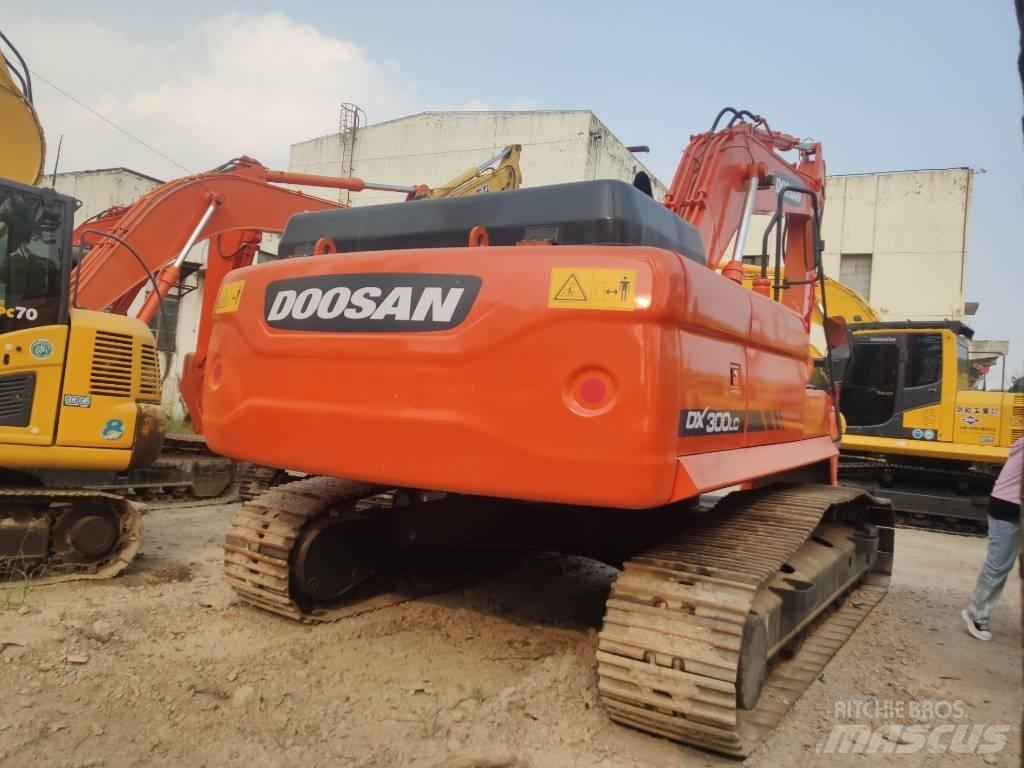 Doosan DX 300 Excavadoras sobre orugas