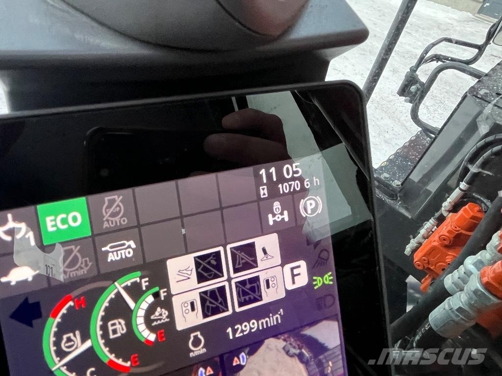 Hitachi ZX 135 W-7 Excavadoras de ruedas