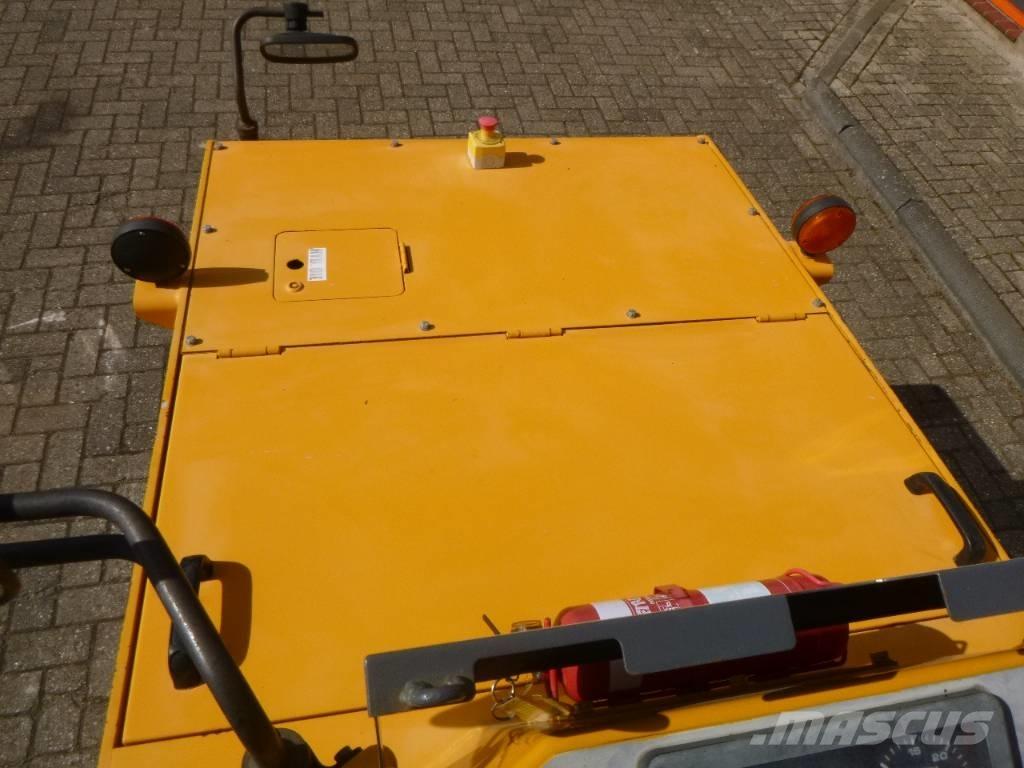 Sakai TS160-2 Rodillos sobre neumáticos