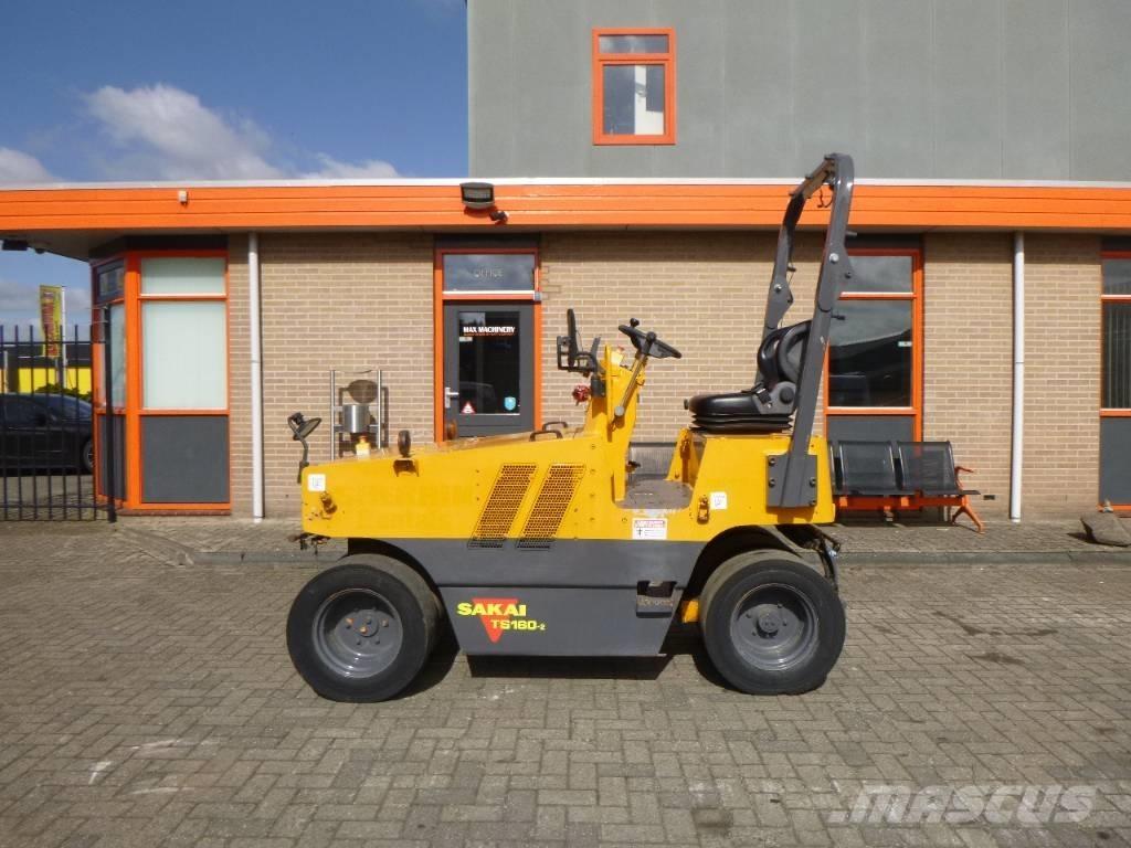 Sakai TS160-2 Rodillos sobre neumáticos