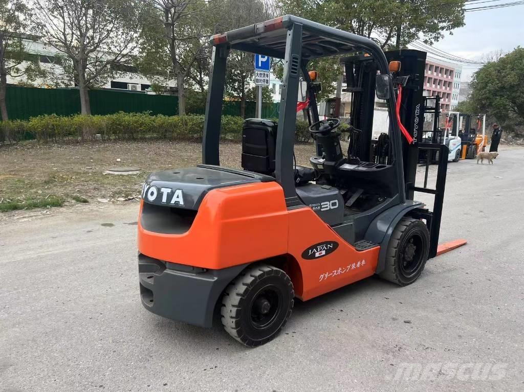 Toyota 3t Camiones diesel