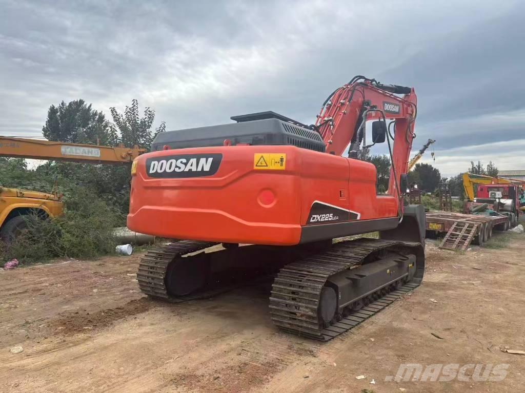 Doosan DX 225 Excavadoras sobre orugas