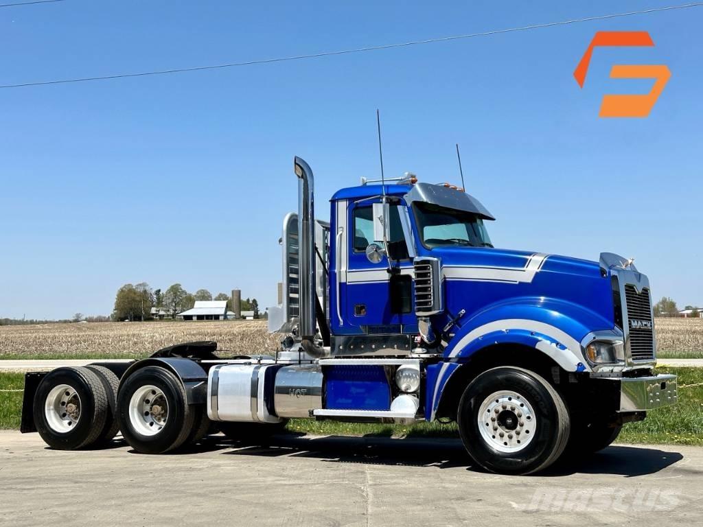 Mack Titan TD 713 Otros camiones