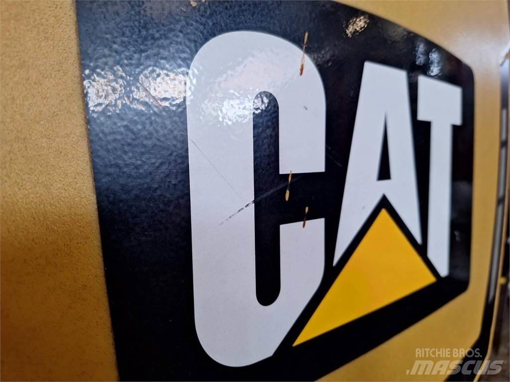 CAT NO20NE Montacargas recogepedidos de baja altura