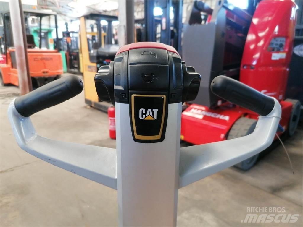 CAT NPP20N2 Montacargas manual