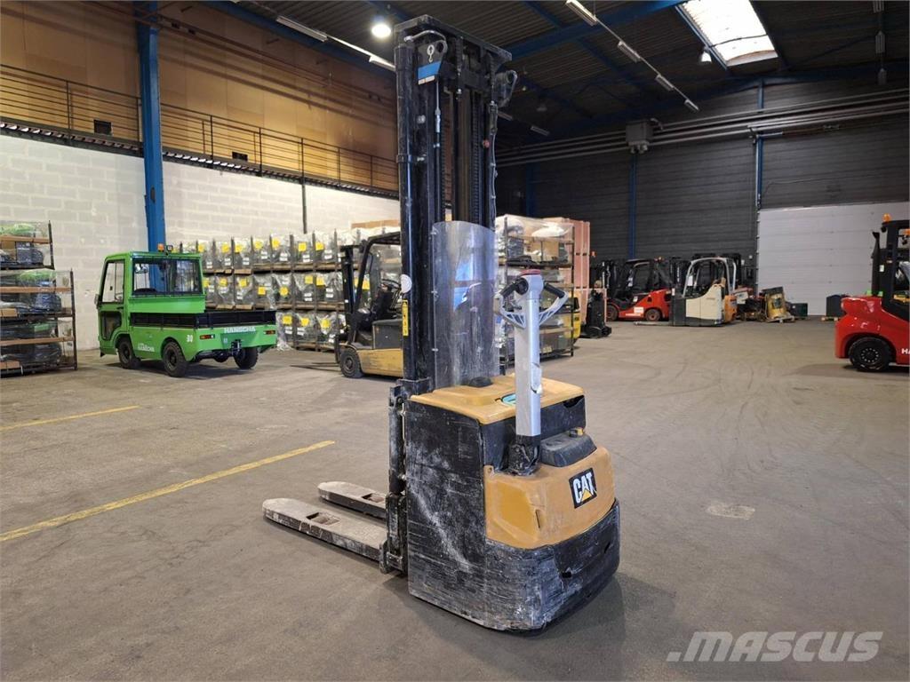 CAT NSP16N2 Montacargas manual