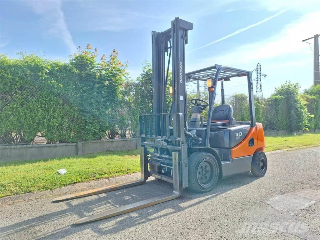 Doosan D30S 5 Montacargas - otros
