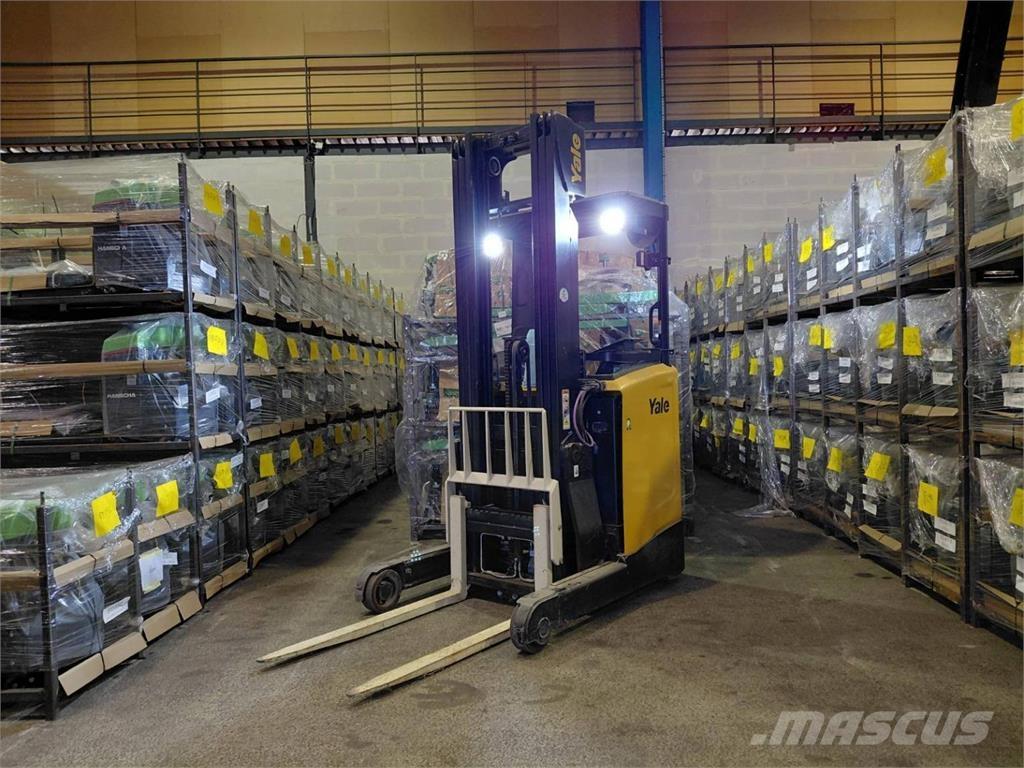 Yale MR10E Montacargas de alcance de gran altura