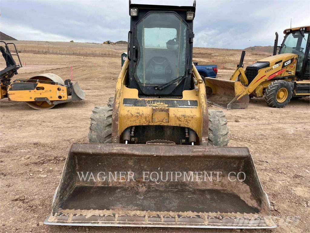 CAT 236B Minicargadoras