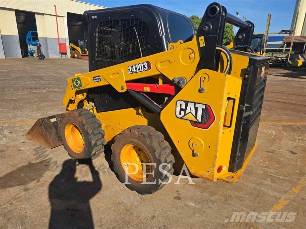 CAT 242 D Minicargadoras