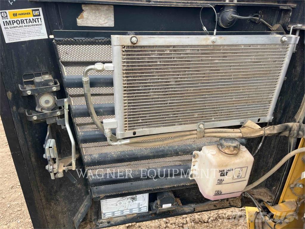 CAT 272D3 Minicargadoras