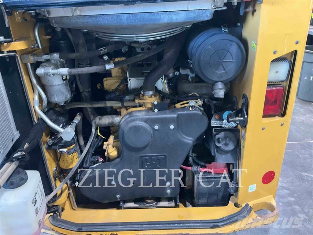 CAT 272D3 Minicargadoras