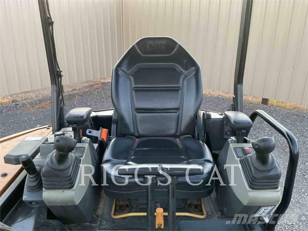 CAT 302.7 Excavadoras sobre orugas