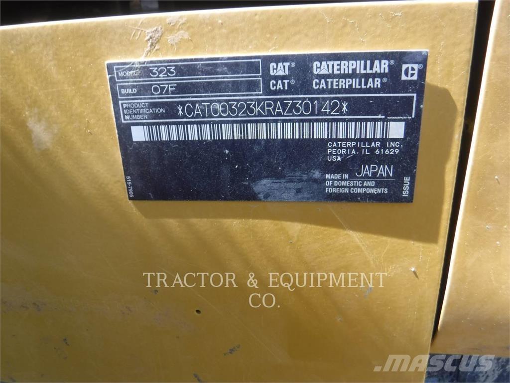 CAT 323 Excavadoras sobre orugas