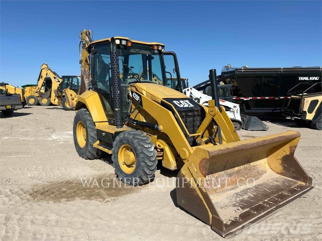 CAT 420F2 Retrocargadoras