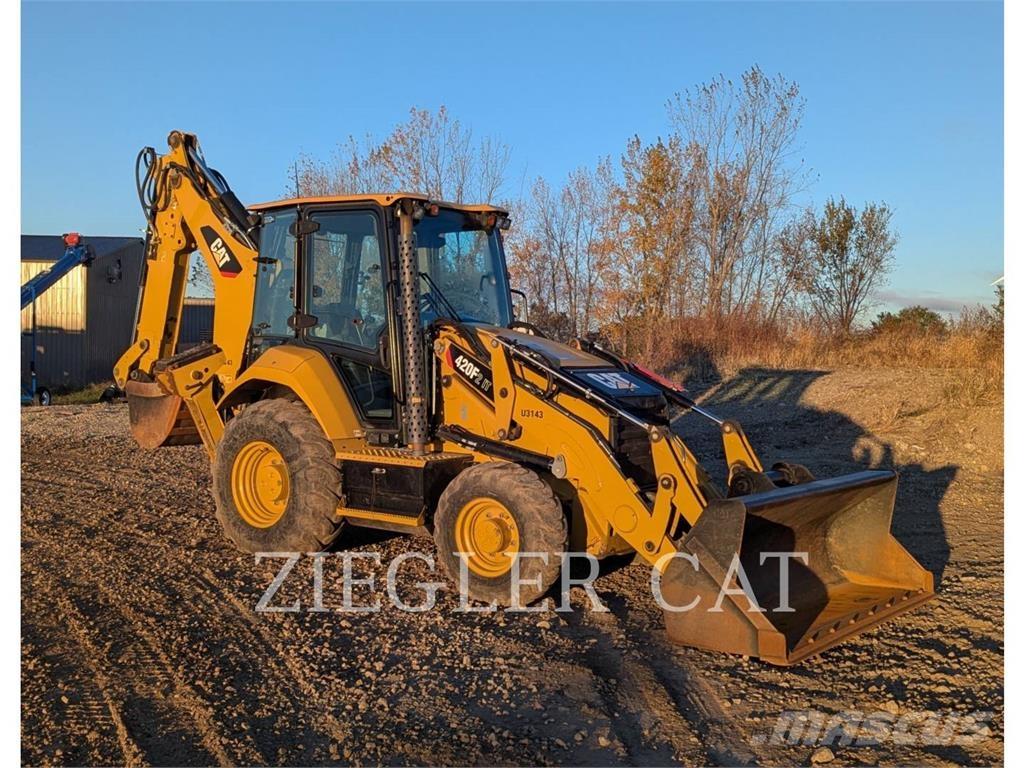 CAT 420F2 Retrocargadoras