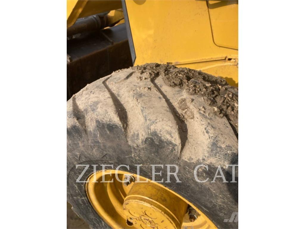 CAT 420F2 Retrocargadoras