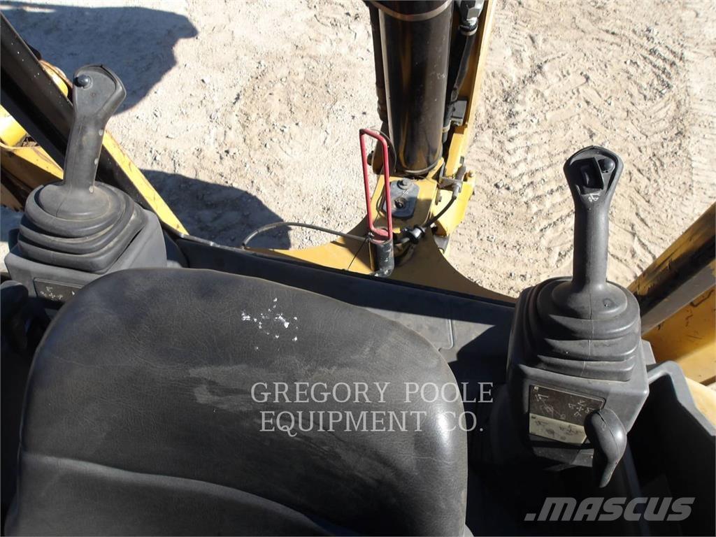 CAT 420F2IT Retrocargadoras