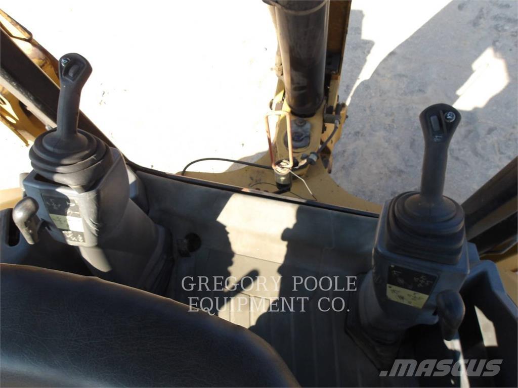 CAT 420F2ST Retrocargadoras