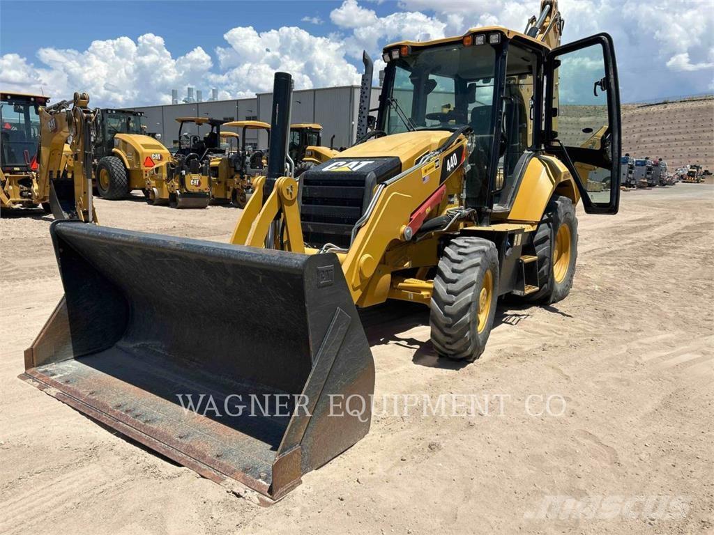 CAT 440 Retrocargadoras