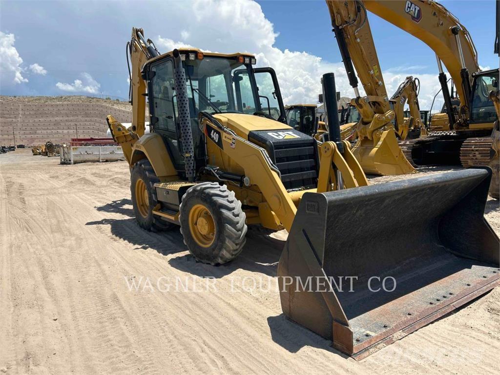 CAT 440 Retrocargadoras