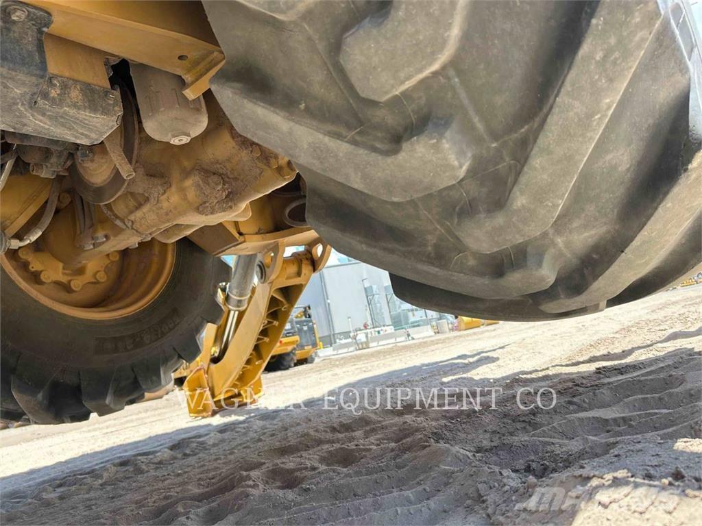 CAT 440 Retrocargadoras