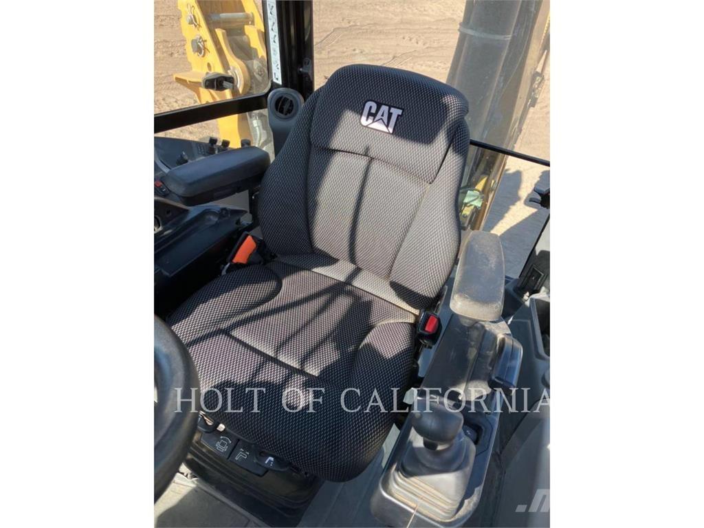 CAT 440 Retrocargadoras