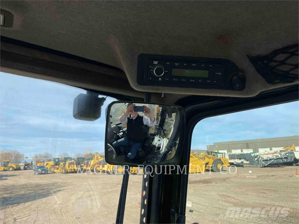 CAT 440 Retrocargadoras