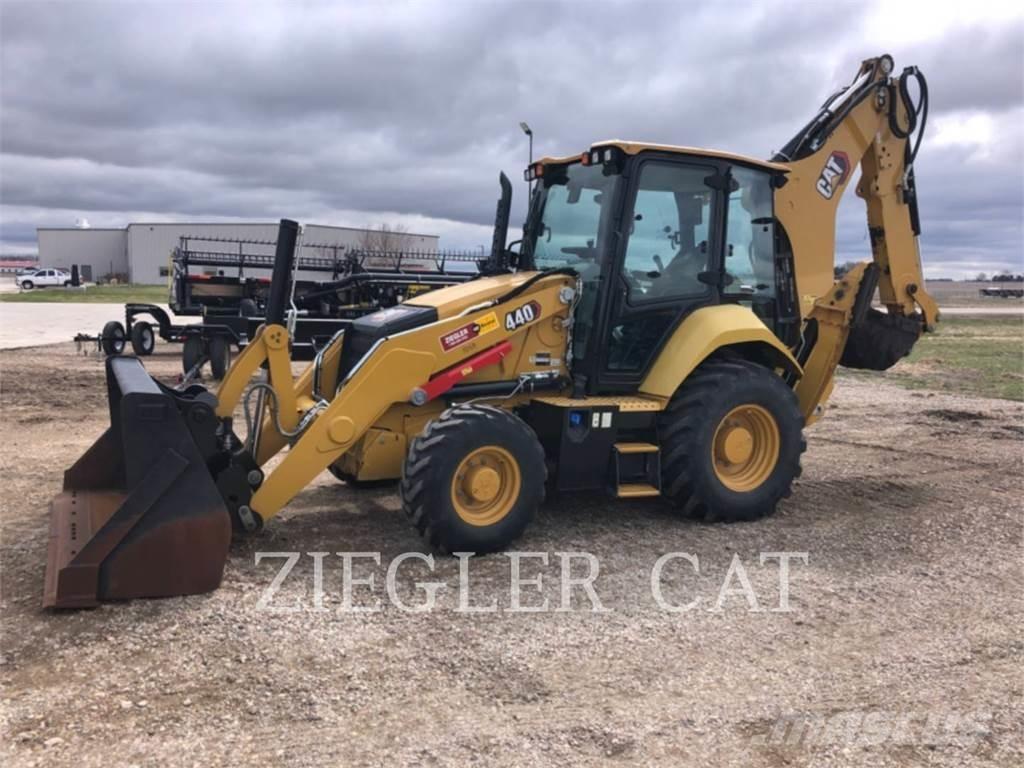 CAT 440-07 Retrocargadoras