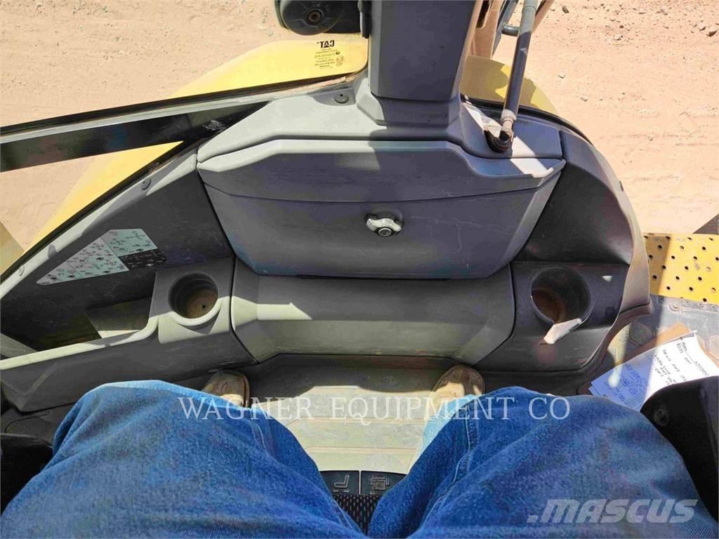 CAT 44007 Retrocargadoras