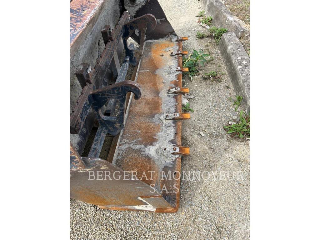 CAT 906M Cargadoras sobre ruedas