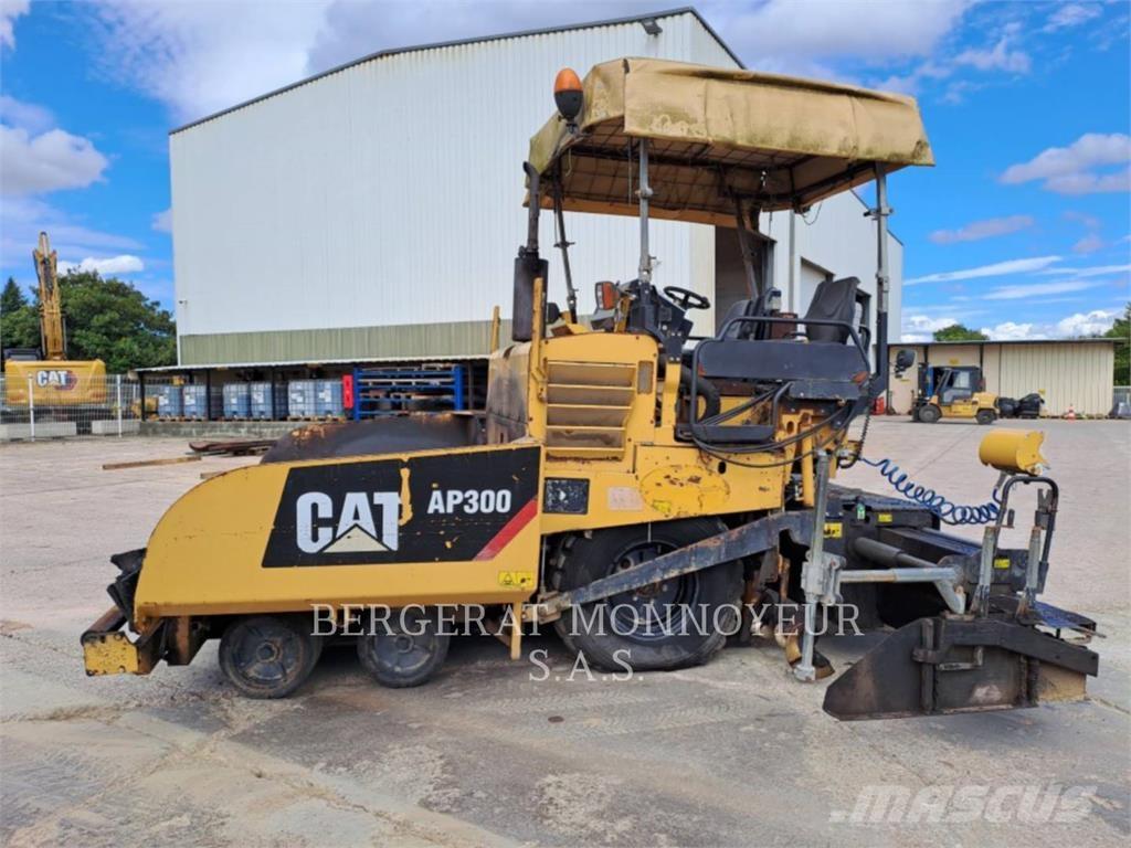CAT AP300 Asfaltadoras