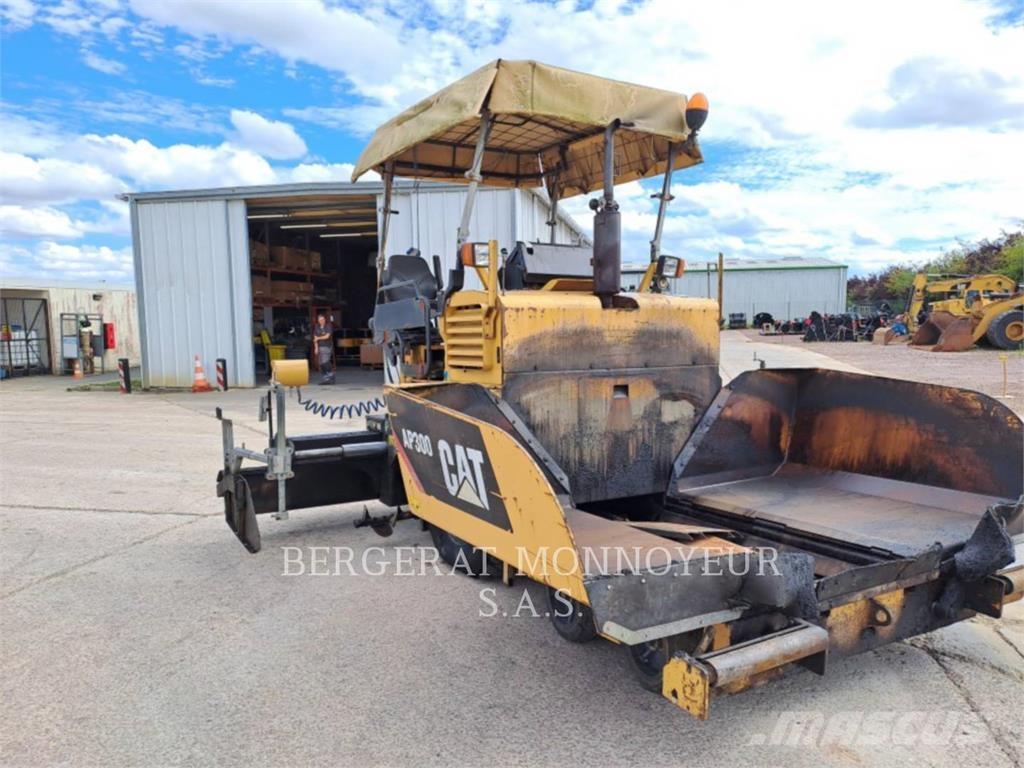 CAT AP300 Asfaltadoras