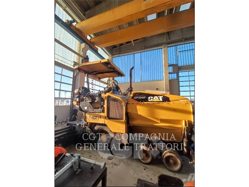 CAT AP300F Asfaltadoras