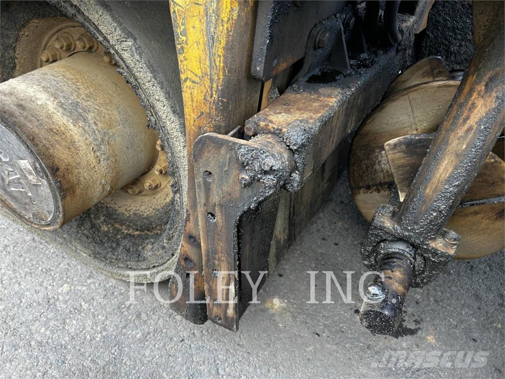 CAT AP655F Asfaltadoras