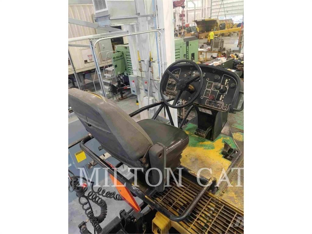 CAT BG-2455D Asfaltadoras