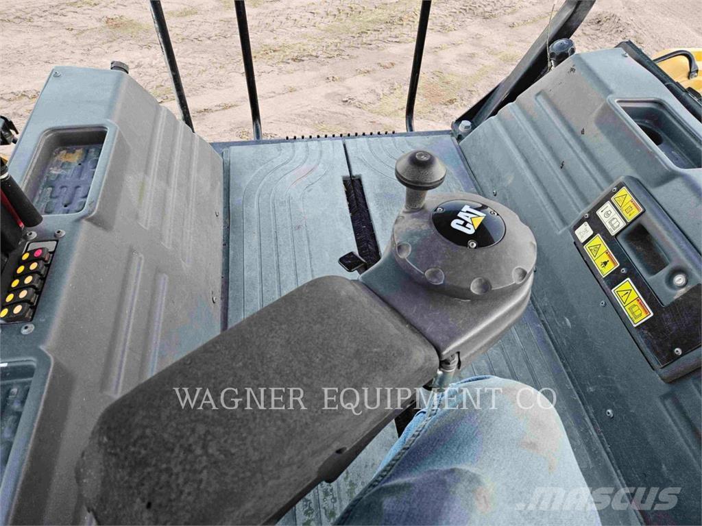 CAT CB16 Asfaltadoras