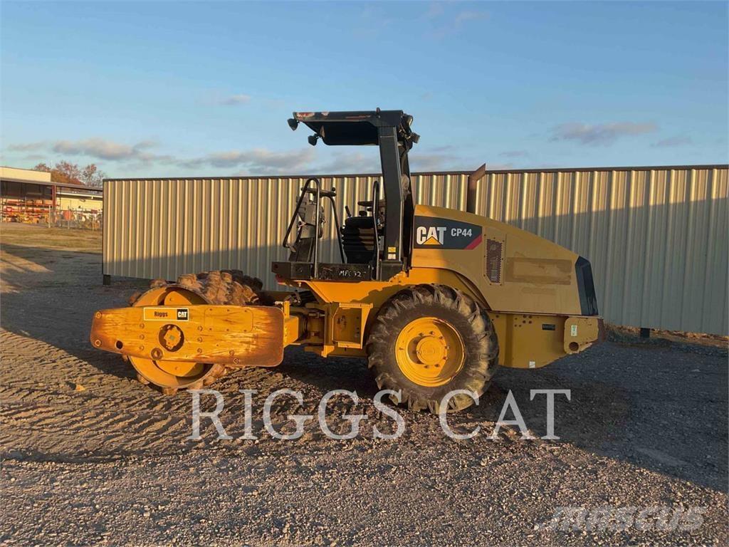 CAT CP44 Compactadoras de suelo