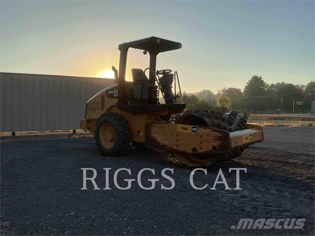 CAT CP44 Compactadoras de suelo
