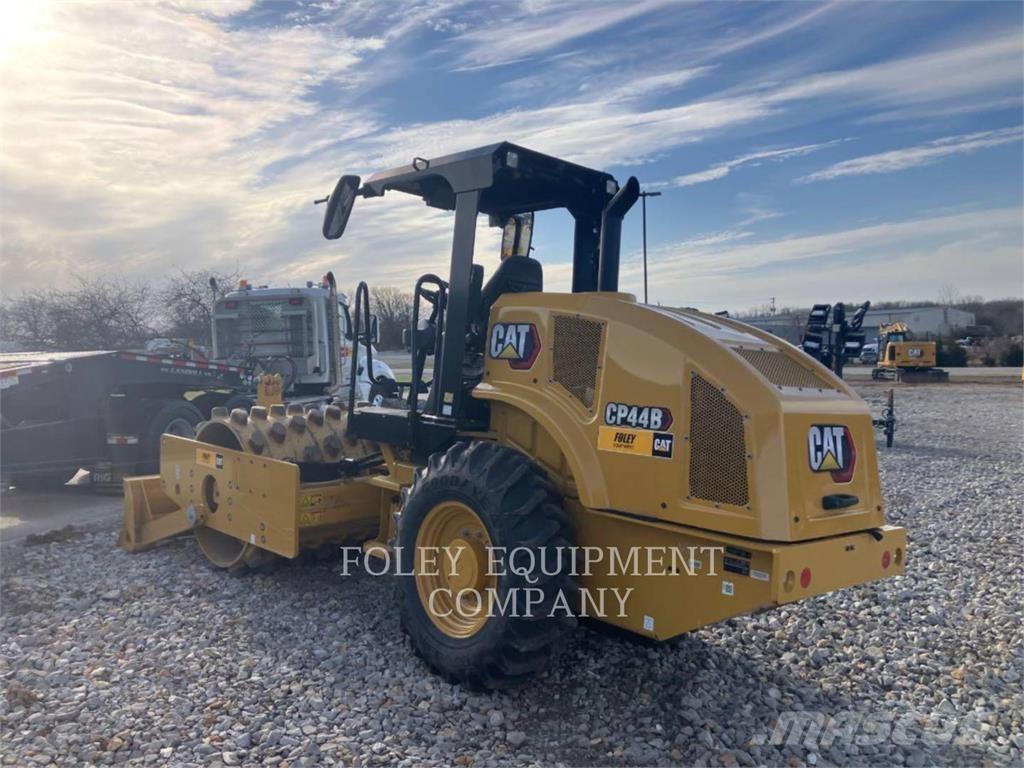 CAT CP44B Compactadoras de suelo
