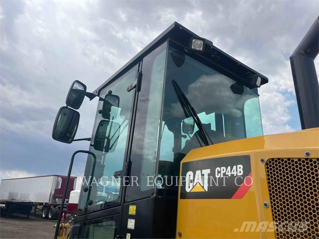 CAT CP44B Compactadoras de suelo