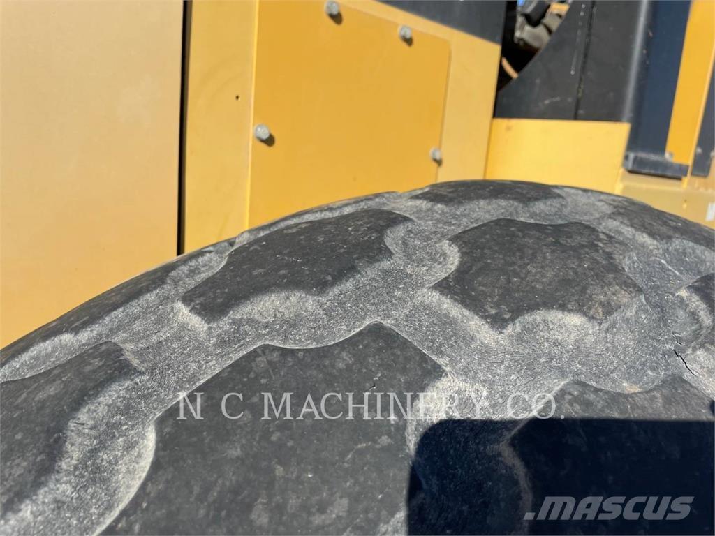 CAT CS54 Asfaltadoras