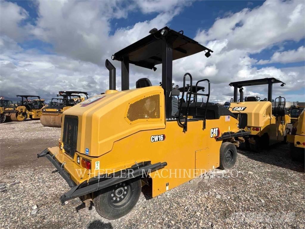 CAT CW16 Rodillos sobre neumáticos