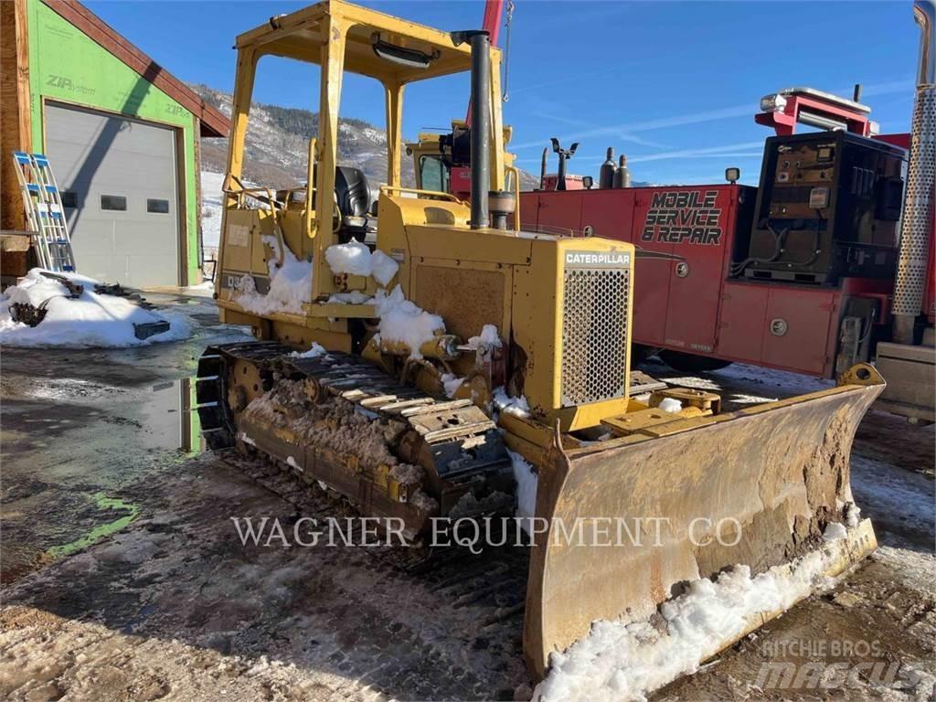 CAT D1 Buldozer sobre oruga