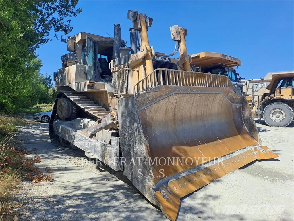 CAT D10T Buldozer sobre oruga