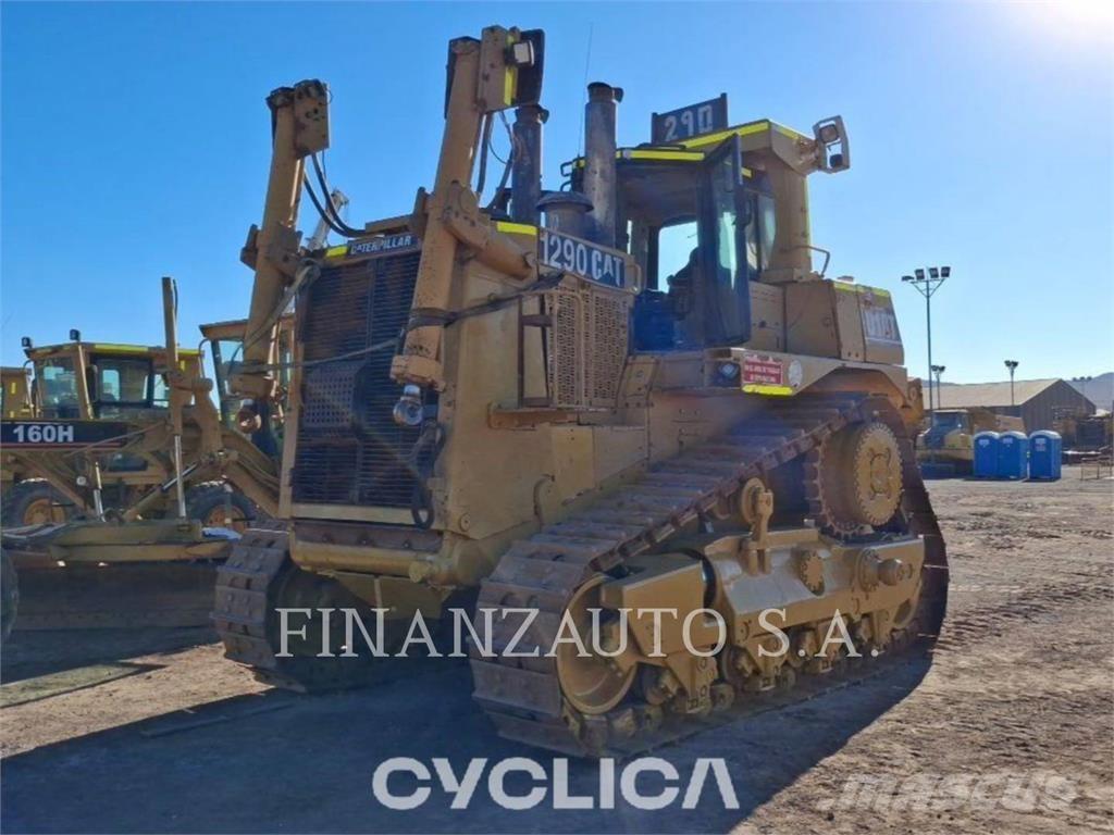 CAT D10T Buldozer sobre oruga