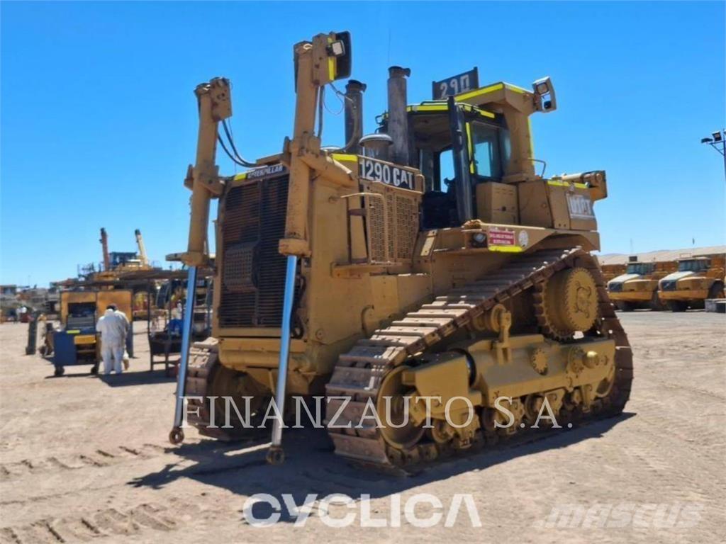 CAT D10T Buldozer sobre oruga
