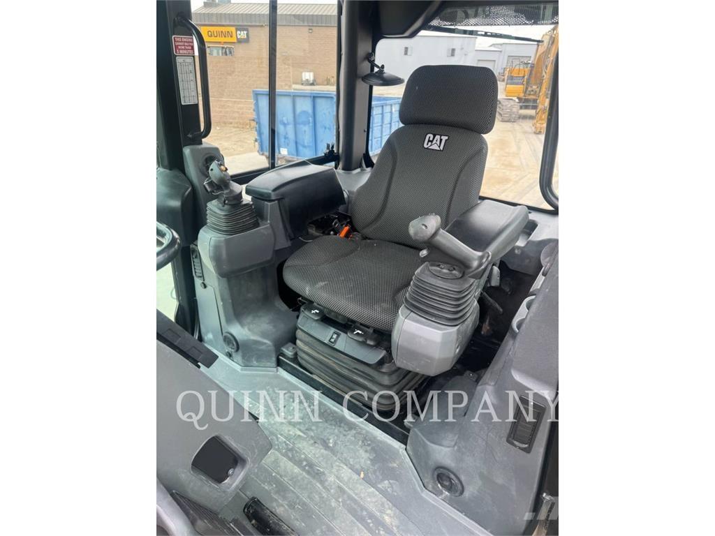 CAT D2 Retrocargadoras